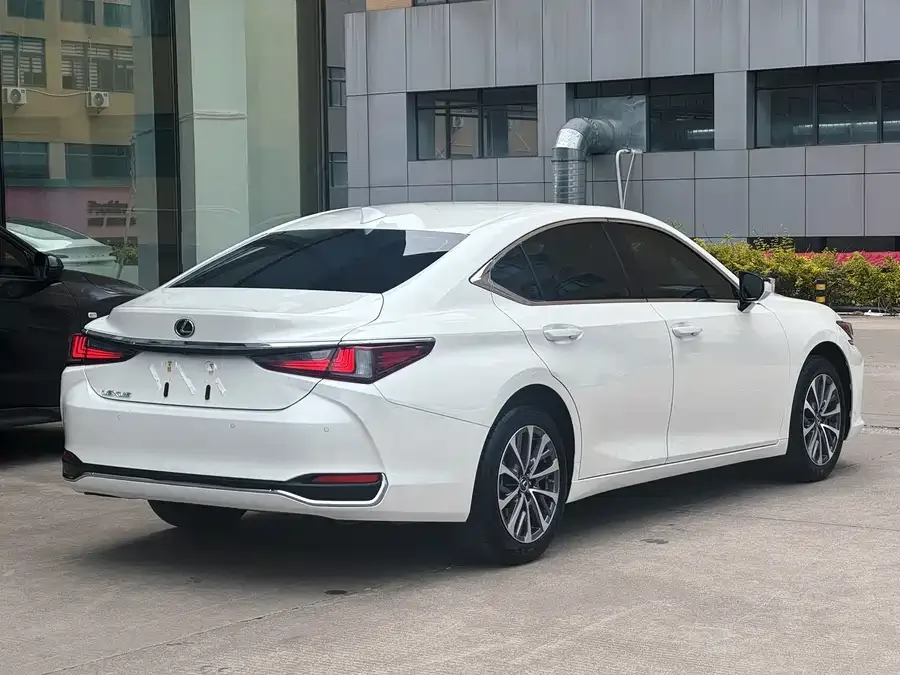 Lexus ES 2022 200 Excellence Edition 2023 — миниатюра 5