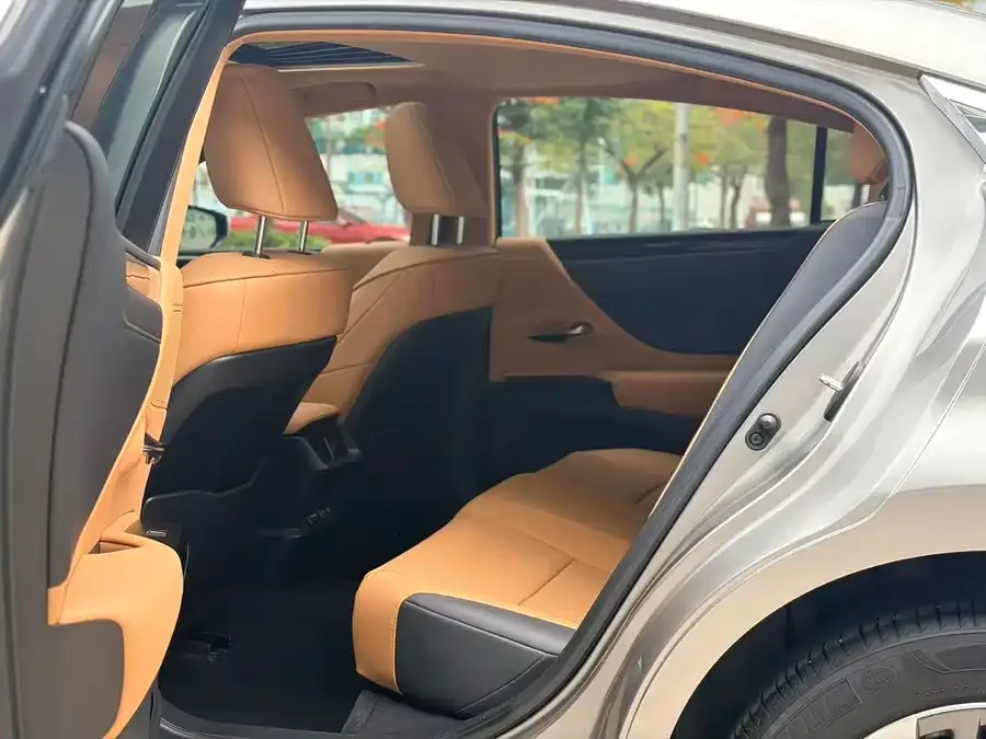 Lexus ES 2023 200 Excellence Edition 2023 — миниатюра 3