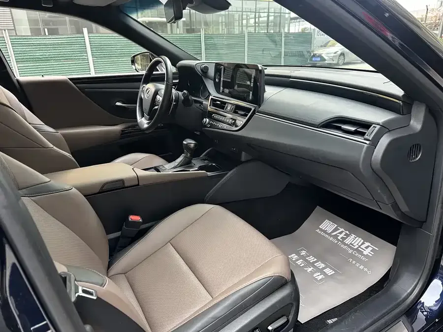 Lexus ES 2023 200 Excellence Edition 2024 — миниатюра 4
