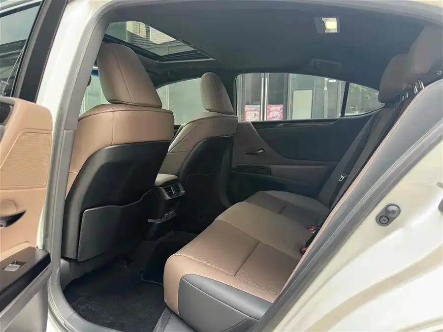 Lexus ES 2022 200 Excellence Edition 2023 — миниатюра 2