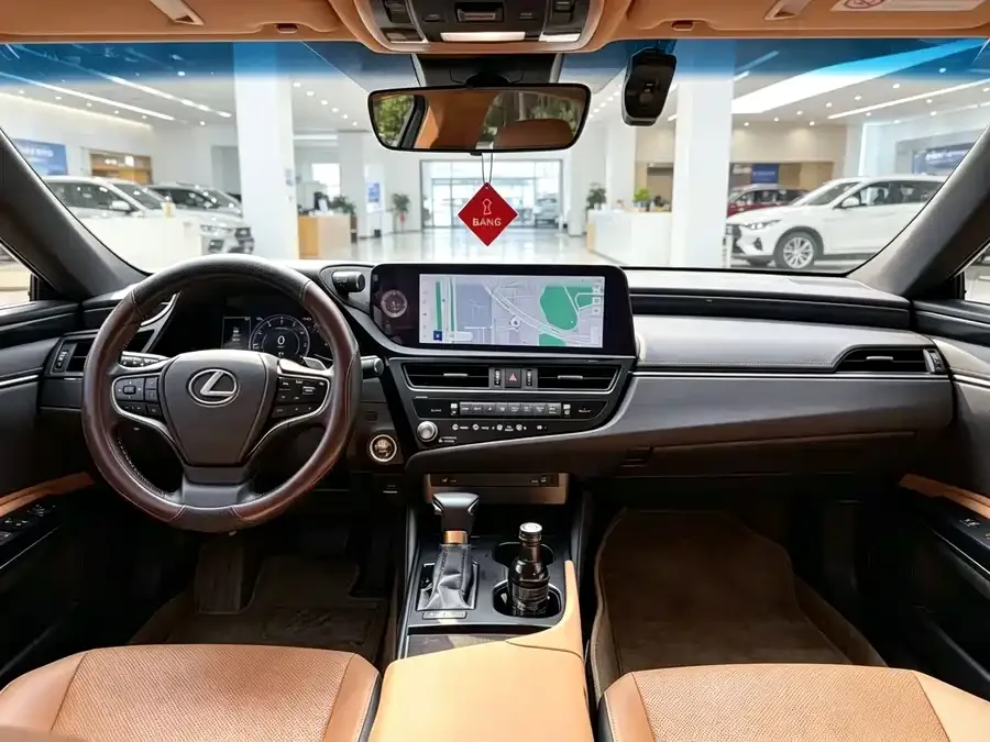 Lexus ES 2023 200 Luxury Edition 2023 — миниатюра 3