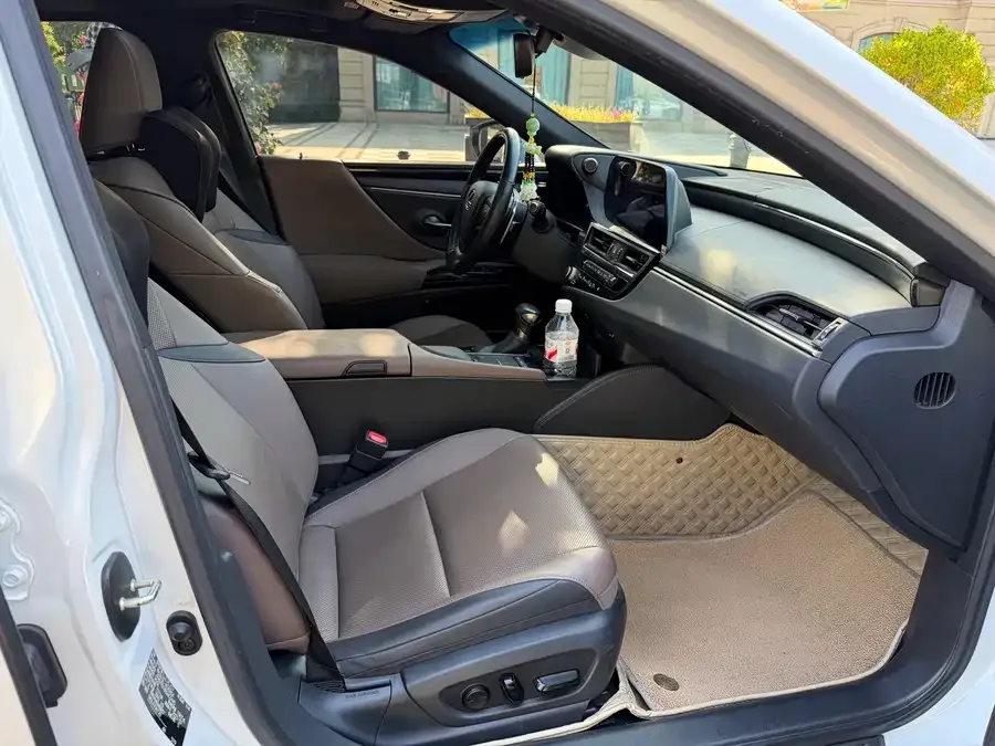Lexus ES 2022 200 Excellence Edition 2022 — миниатюра 3