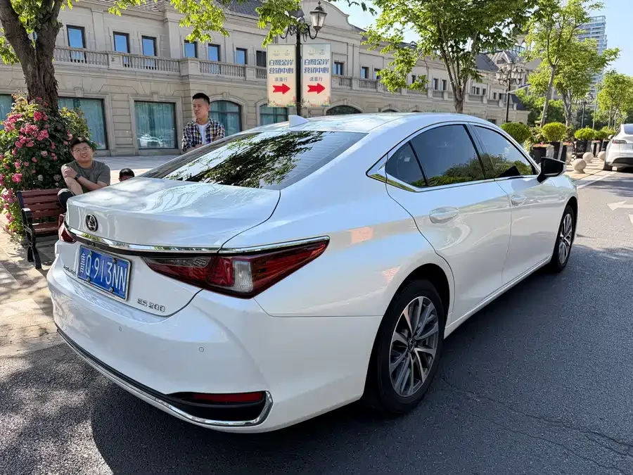 Lexus ES 2022 200 Excellence Edition 2022 — миниатюра 5