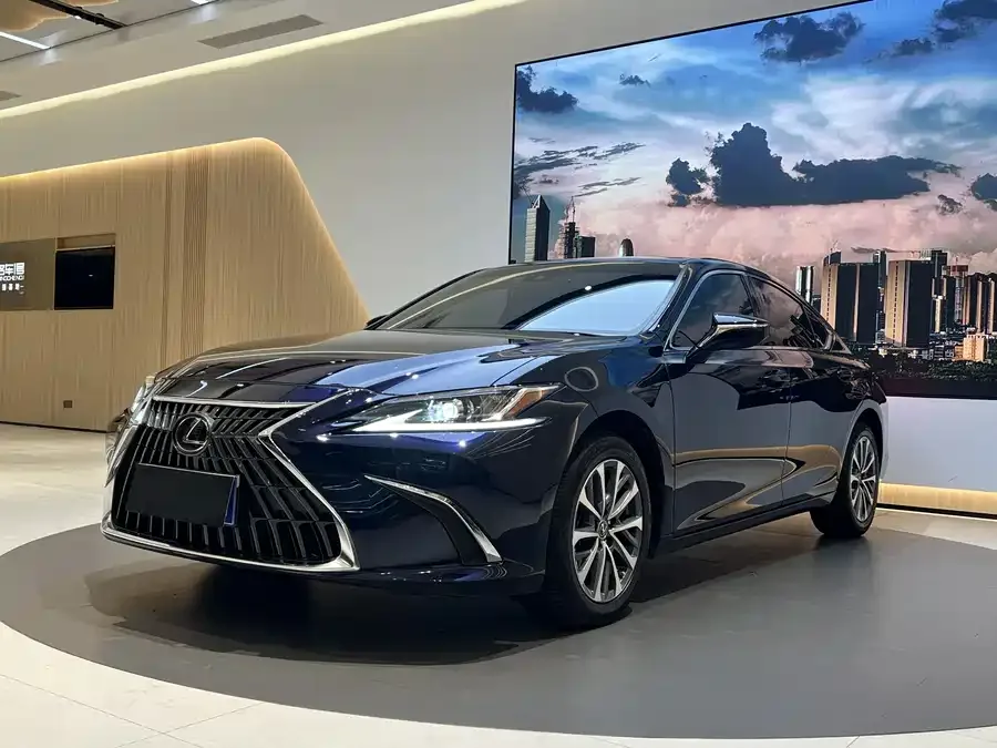 Lexus ES 2023