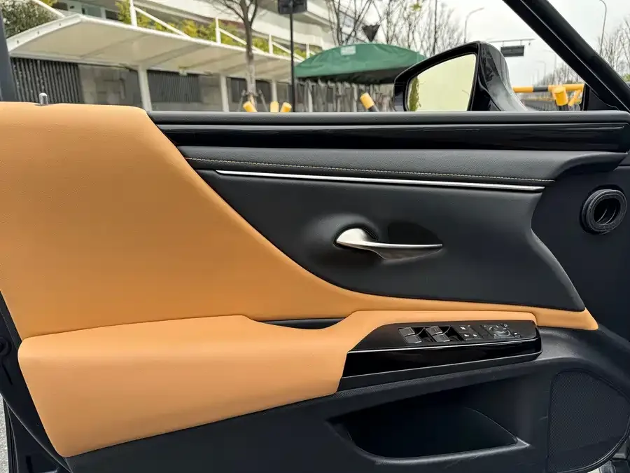 Lexus ES 2023 200 Excellence Edition 2023 — миниатюра 4