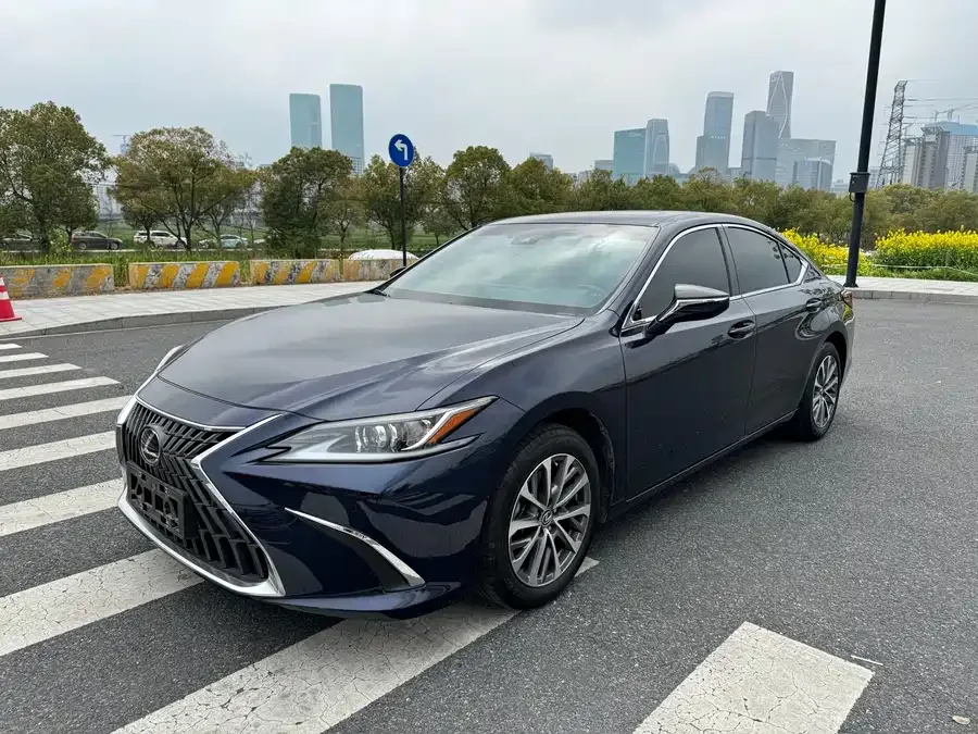 Lexus ES 2023