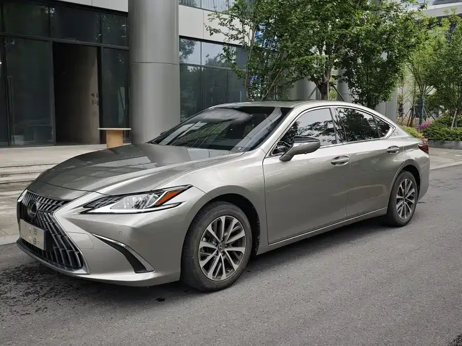 Lexus ES 2024