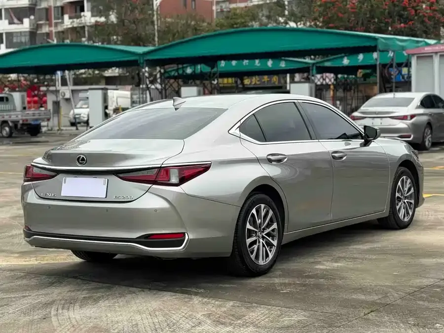 Lexus ES 2023 200 Excellence Edition 2023 — миниатюра 3