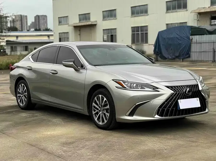 Lexus ES 2023