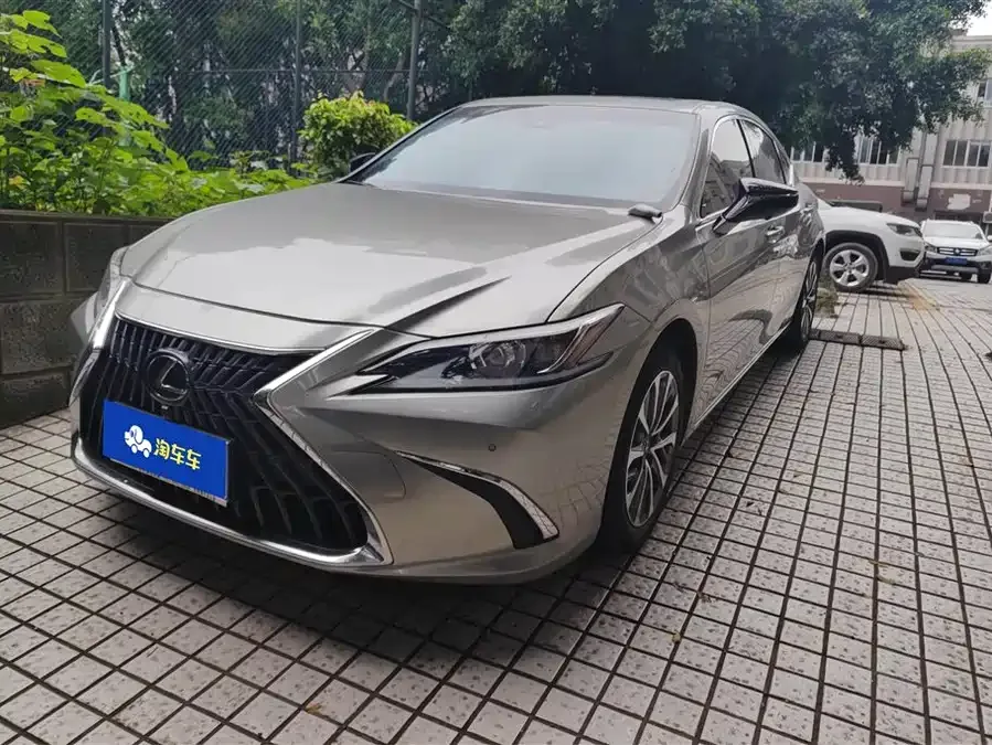 Lexus ES 2023