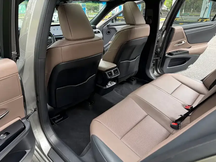 Lexus ES 2023 200 Excellence Edition 2024 — миниатюра 4