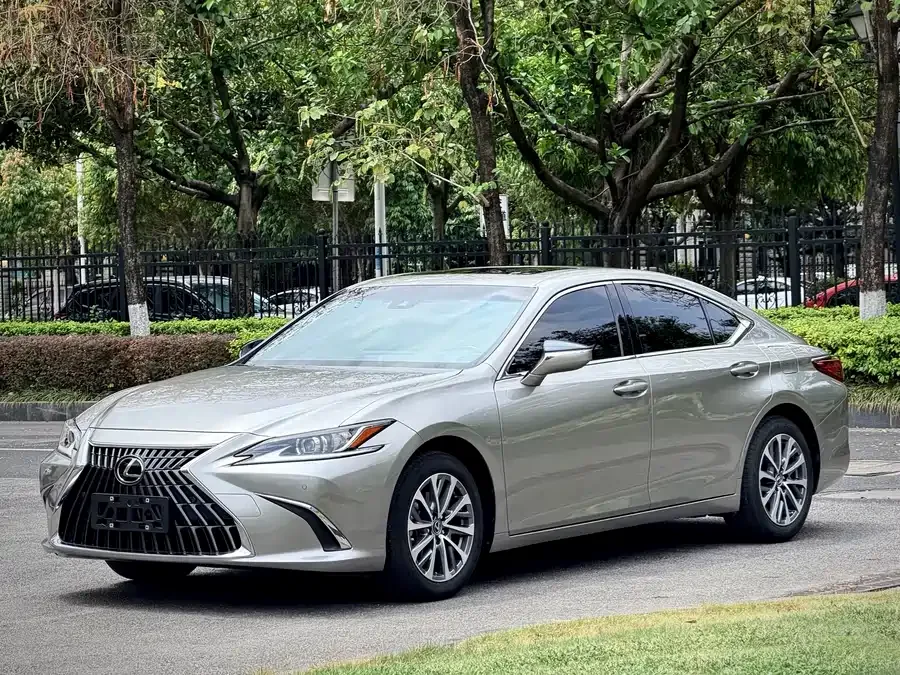 Lexus ES 2024