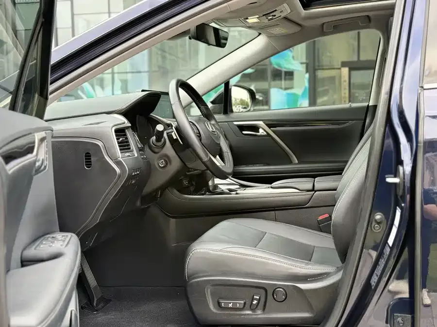 Lexus RX 2020 facelift 300 four-wheel drive elegant version 2022 — миниатюра 2