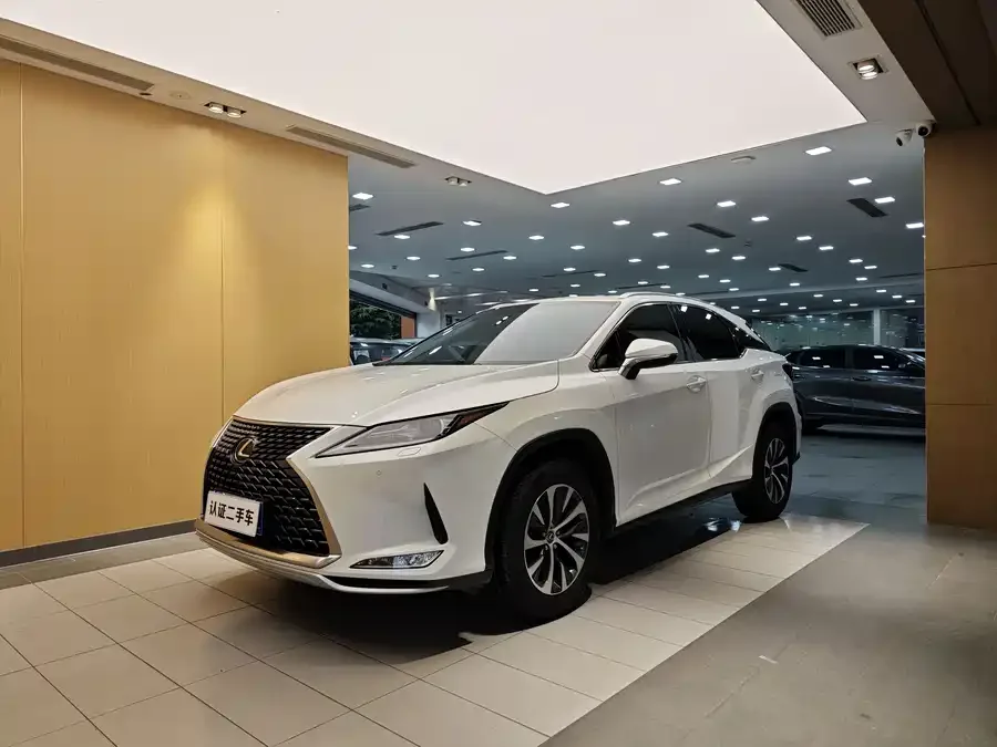 Lexus RX 2020 300 two-wheel drive elite version China VI 2022 — фото 1, купить с доставкой в Москву
