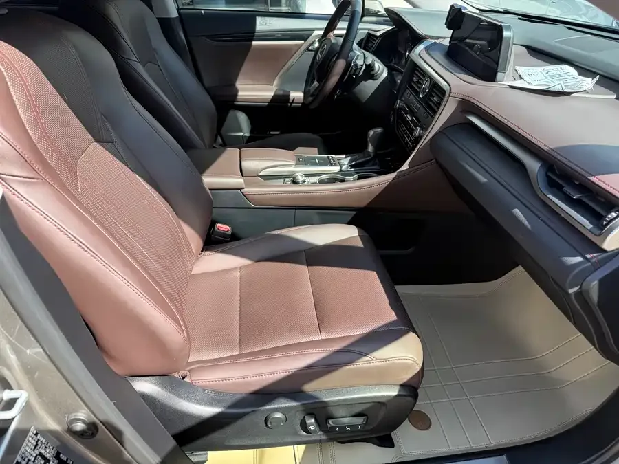 Lexus RX 2020 facelift 300 four-wheel drive elegant version 2022 — миниатюра 5