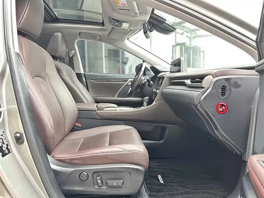 Lexus RX 2020 facelift 300 four-wheel drive elegant version 2022 — миниатюра 5