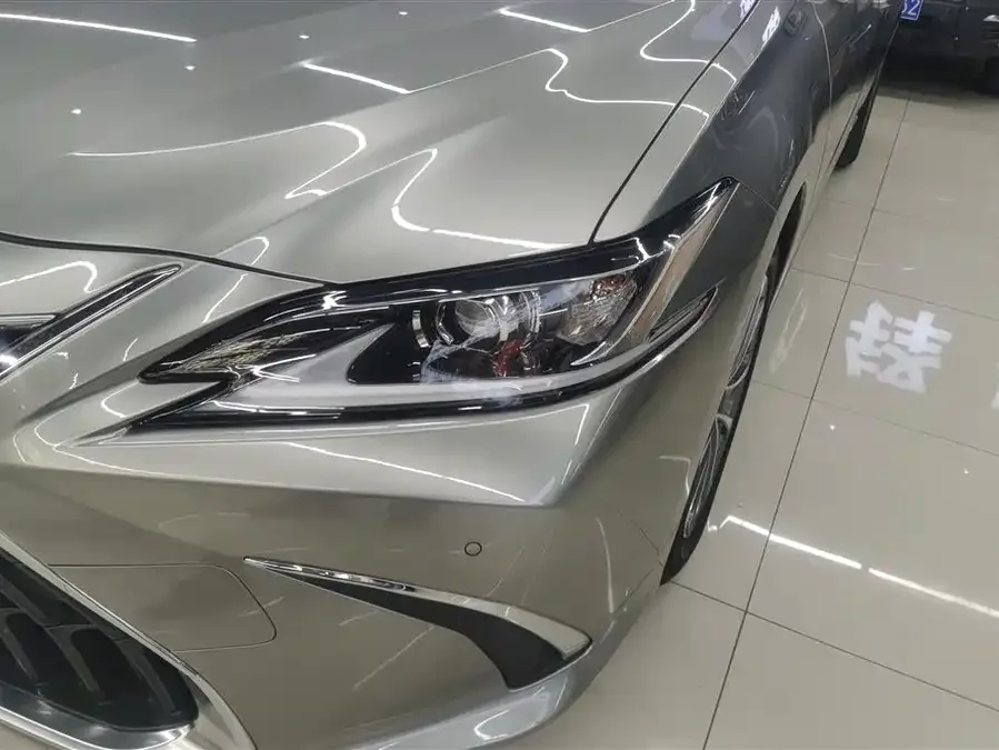 Lexus ES 2021 300h Excellence Edition 2022 — миниатюра 2