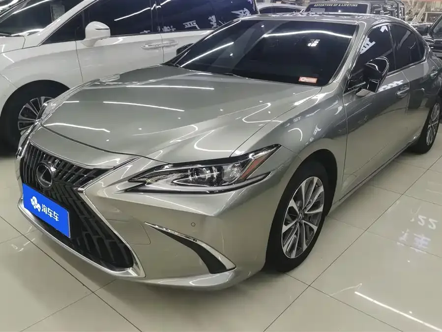 Lexus ES 2022