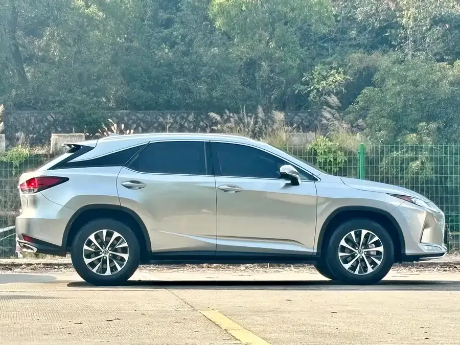 Lexus RX 2020 facelift 300 two-wheel drive comfort version 2022 — миниатюра 2