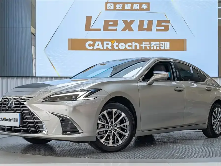 Lexus ES 2025