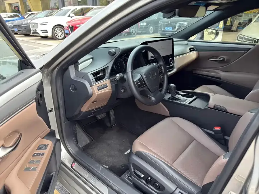 Lexus ES 2025 300h Premium Edition 2025 — миниатюра 4