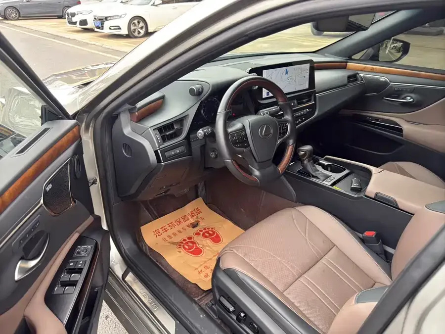 Lexus ES 2022 300h Executive Edition 2024 — миниатюра 4