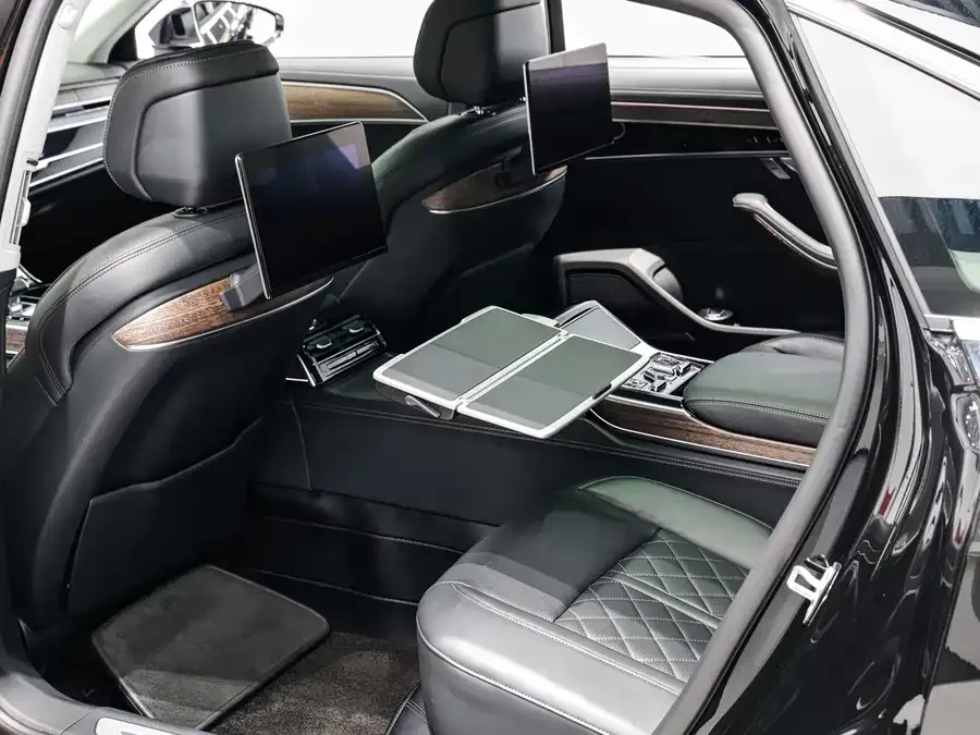 Audi A8 2022 A8L Horch Founders Edition Classic 2022 — миниатюра 4