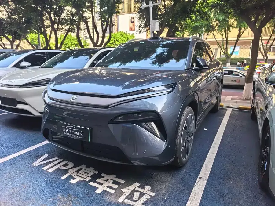 BYD Tang L 2025