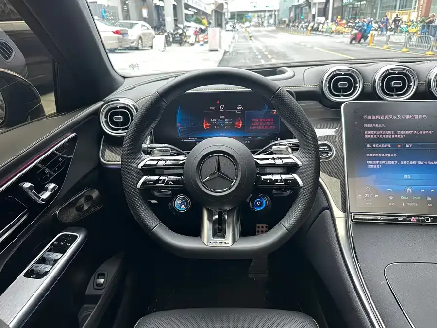 Mercedes-Benz GLC Coupe AMG Mercedes-Benz GLC Coupe AMG 2024 AMG GLC 43 4MATIC Coupe SUV 2025 — миниатюра 3