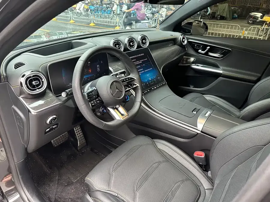Mercedes-Benz GLC Coupe AMG Mercedes-Benz GLC Coupe AMG 2024 AMG GLC 43 4MATIC Coupe SUV 2025 — миниатюра 4
