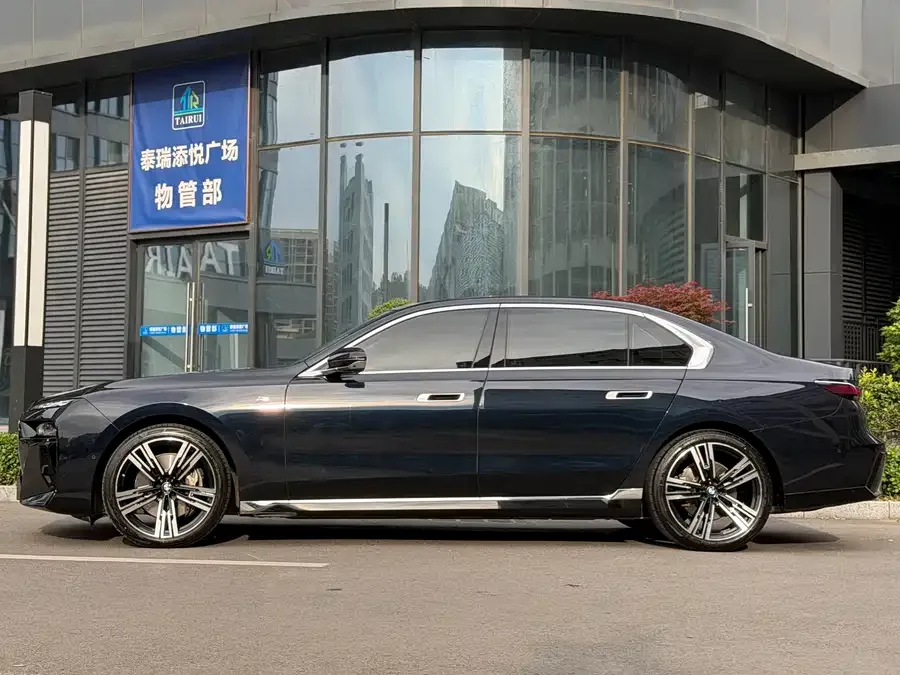 BMW 7 Series BMW 7 Series 2023 740Li Leading M Sport Package 2023 — миниатюра 2