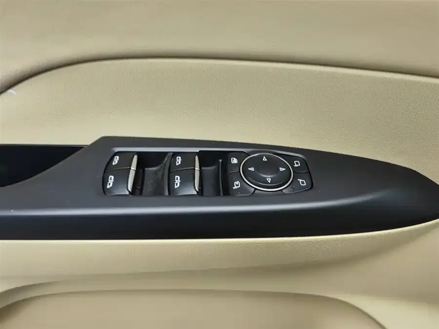 Buick GL8 2022 ES Lu Zun 653T Exclusive model 2022 — миниатюра 3