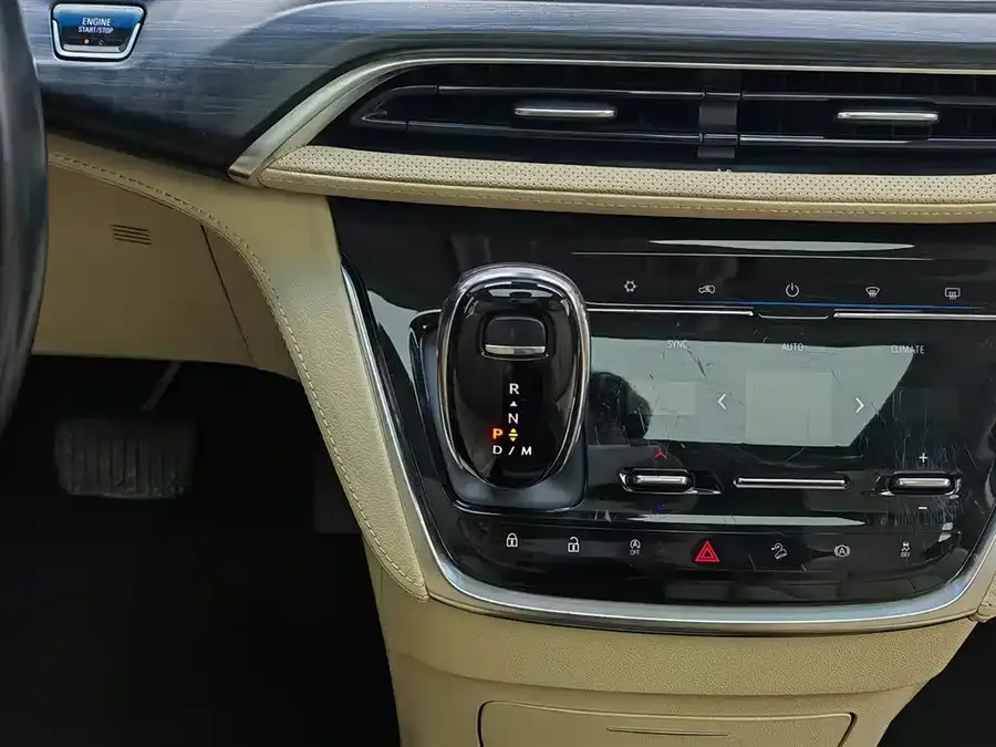 Buick GL8 2022 ES Lu Zun 653T Exclusive model 2022 — миниатюра 4
