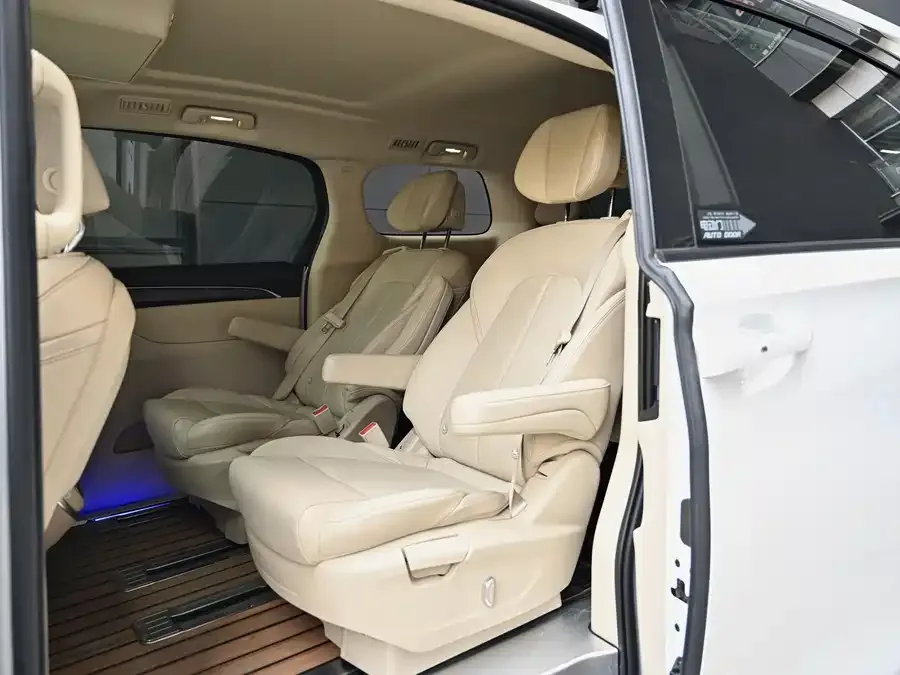 Buick GL8 2023 ES Lu Zun Premium Edition 2023 — миниатюра 3