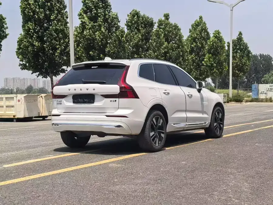 Volvo XC60 2026 B5 4WD Zhiyuan Luxury Edition 2025 — миниатюра 3
