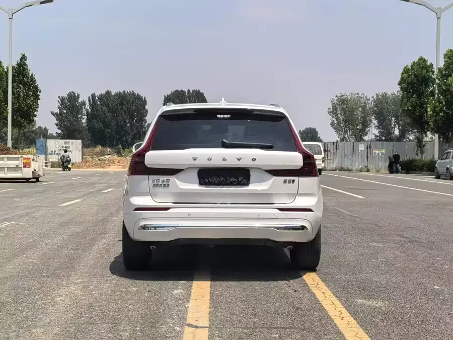 Volvo XC60 2026 B5 4WD Zhiyuan Luxury Edition 2025 — миниатюра 5