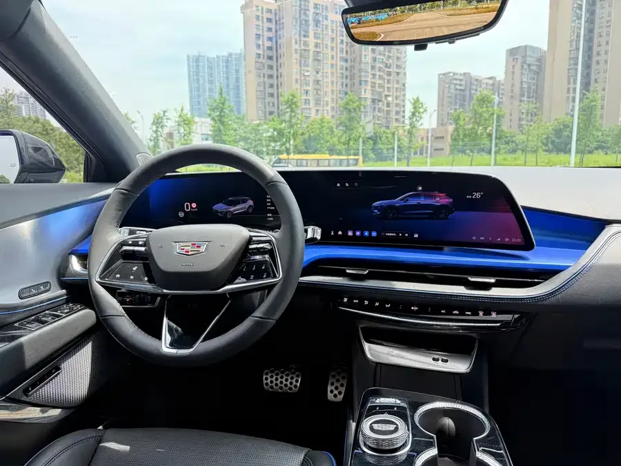 Cadillac GT4 2023 25T Premium Edition 2023 — миниатюра 2