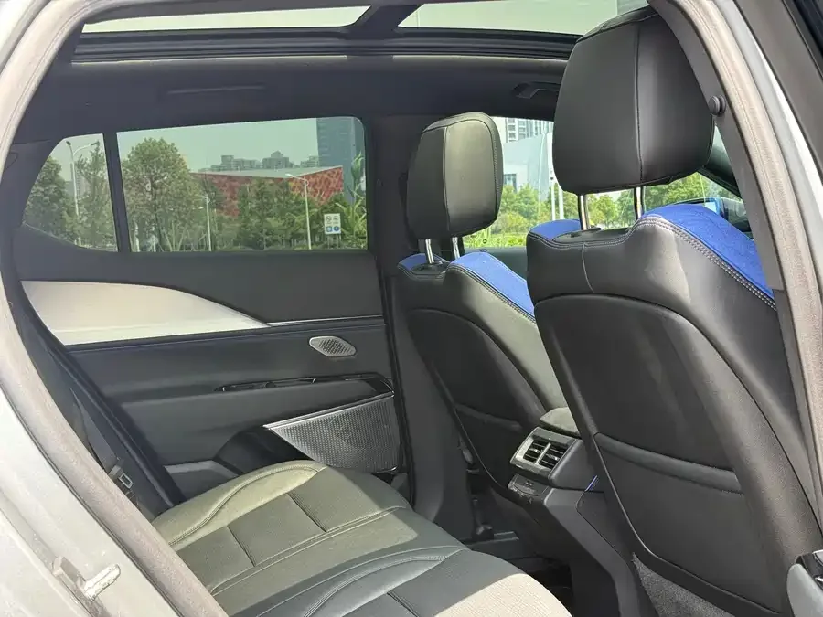 Cadillac GT4 2023 25T Premium Edition 2023 — миниатюра 5