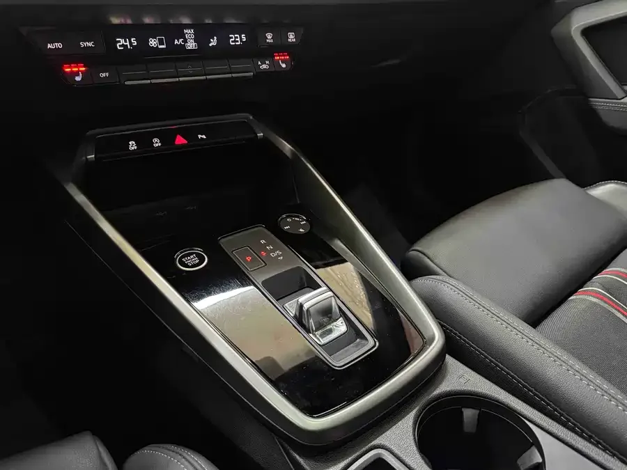 Audi A3 2022 Sportback 35 TFSI stylish and sporty 2022 — миниатюра 4