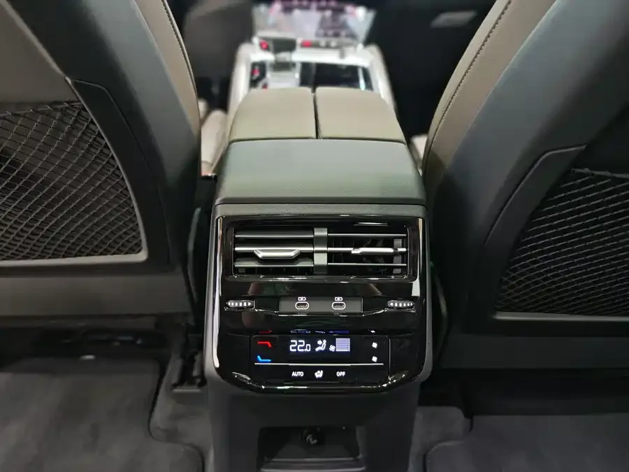 Audi Q6 2023 45 TFSI quattro Qiyun Yulin Set 2025 — миниатюра 4