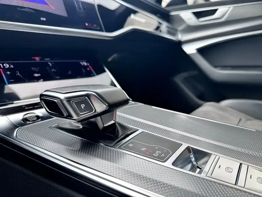 Audi A6L 2024 40 TFSI luxury and dynamic model 2024 — миниатюра 5