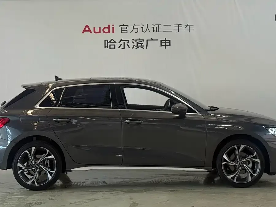 Audi A3 2025 Sportback 35TFSI Flying Spur Premium Edition 2025 — миниатюра 2