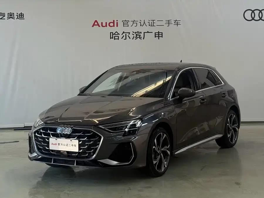 Audi A3 2025 Sportback 35TFSI Flying Spur Premium Edition 2025 — фото 1, купить с доставкой в Москву