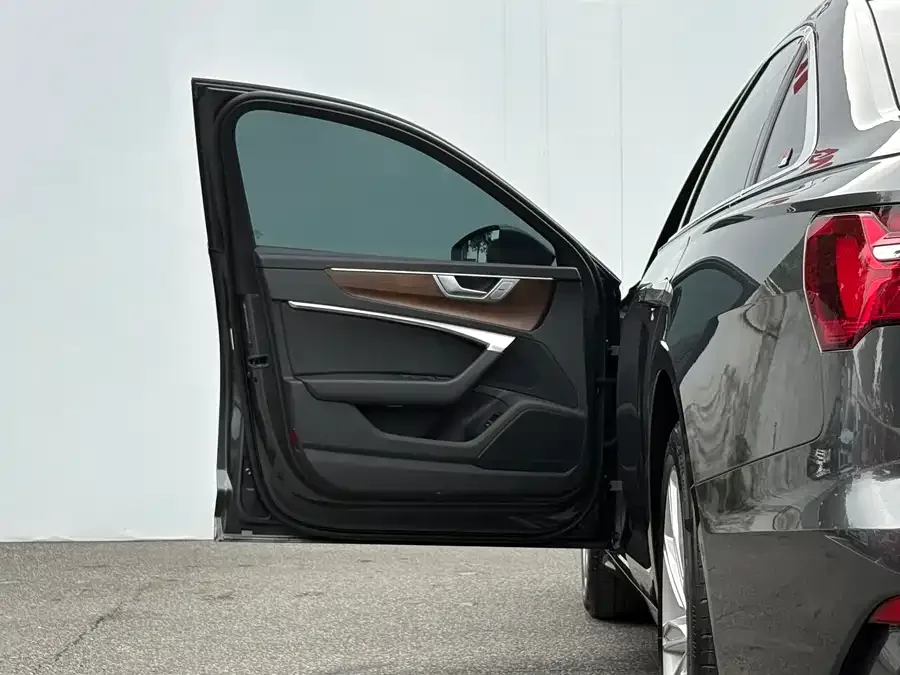 Audi A6L 2024 45 TFSI Premium Dynamic Model 2024 — миниатюра 5