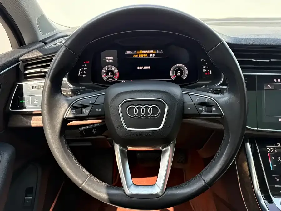 Audi Q7 2022 55 TFSI quattro S line sports model 2022 — миниатюра 3