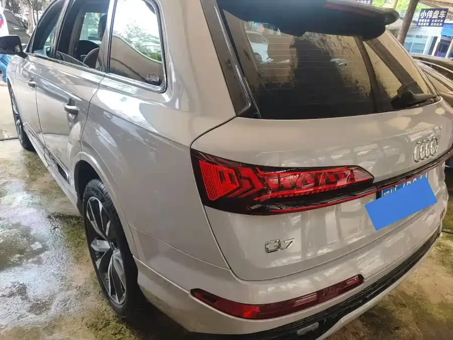 Audi Q7 2022 55 TFSI quattro S line sports model 2022 — миниатюра 4
