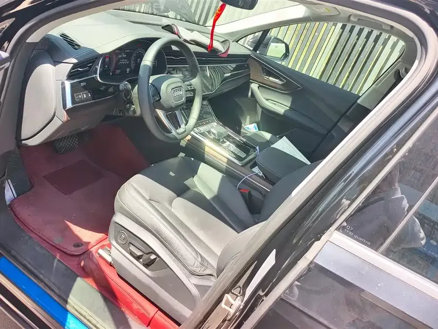 Audi Q7 2025 55 TFSI quattro S line sports model 2025 — миниатюра 3