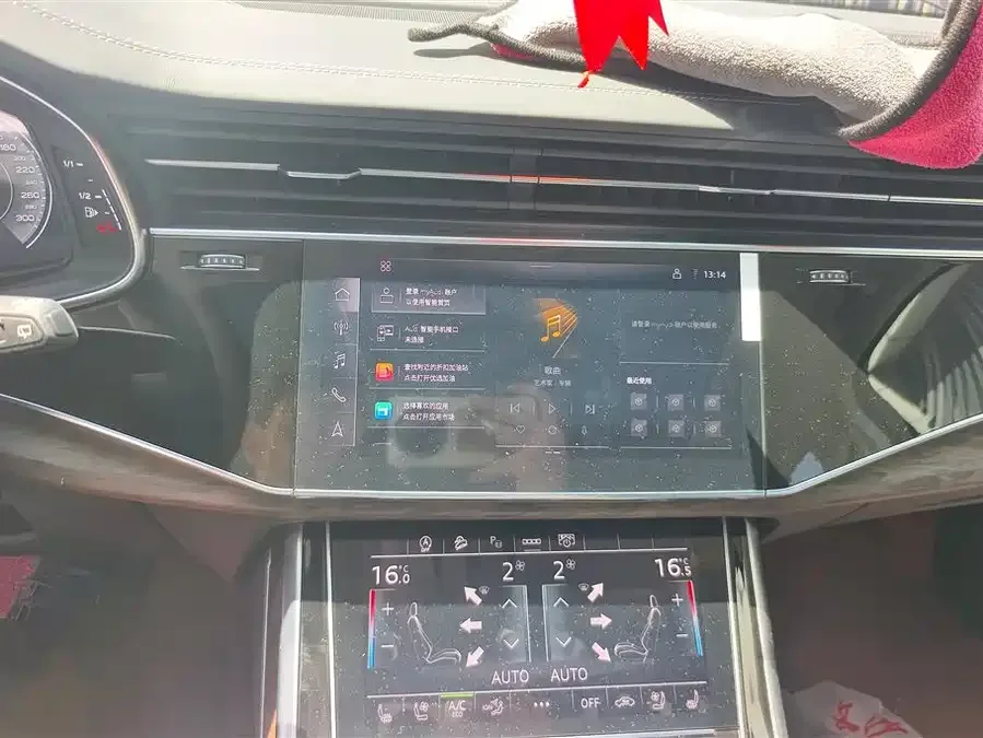 Audi Q7 2025 55 TFSI quattro S line sports model 2025 — миниатюра 4