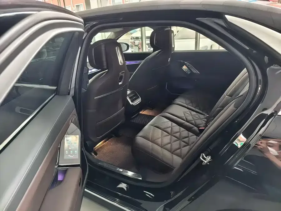 BMW 7 Series BMW 7 Series 2023 740Li Exclusive Luxury Package 2023 — миниатюра 4