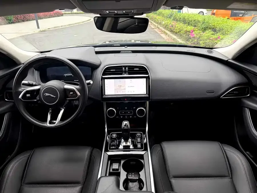 Jaguar XEL 2022 2.0T 250PS R-DYNAMIC S aggressive sports version 2022 — миниатюра 3
